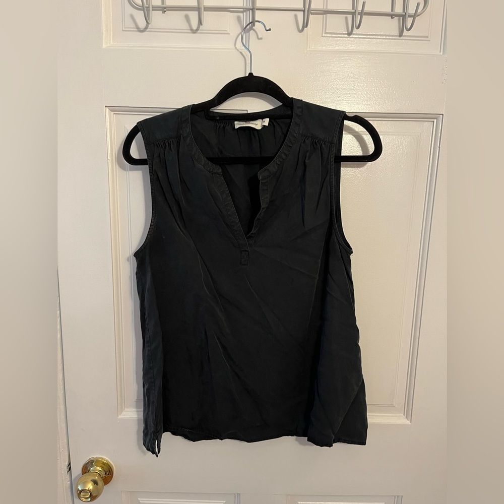 Vineyard Vines black top